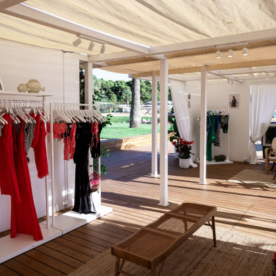 Η Bond-eye Australia γιόρτασε το καλοκαίρι με ένα sunset cocktail στo Pop Up στην Astir Beach