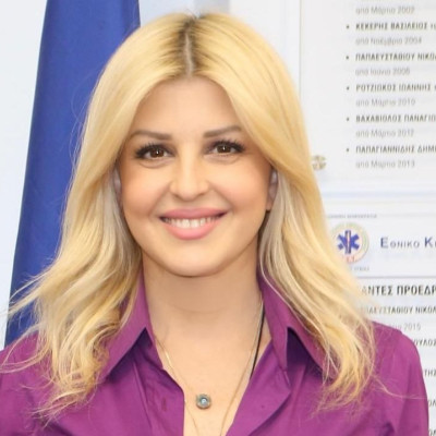 Για την Έλενα Ράπτη καμία γυναίκα δεν πρέπει να αντιμετωπίζει το δίλημμα «οικογένεια ή καριέρα»