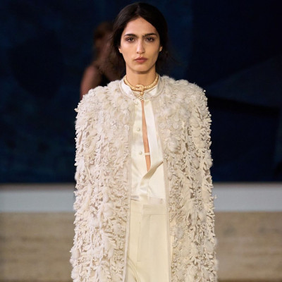 Η πρώτη couture συλλογή της Maria Grazia Chiuri για τον Fendi, επαναφέρει τη δύναμη της απλότητας