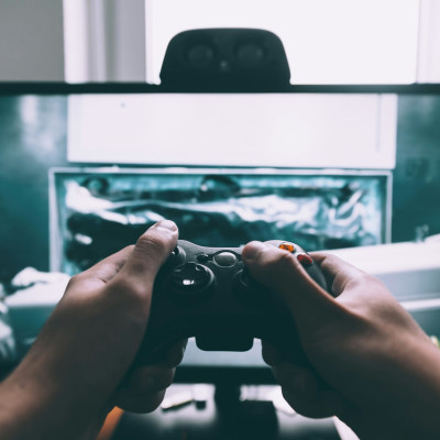 Τελικά, τα video games κάνουν κακό στον εγκέφαλο των εφήβων; Η νέα έρευνα που αλλάζει όσα πίστευες