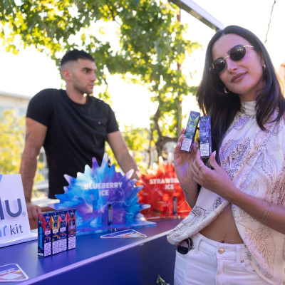 Queen Cine Party με γεύσεις blu που θυμίζουν καλοκαίρι και στιγμές βγαλμένες από ταινία