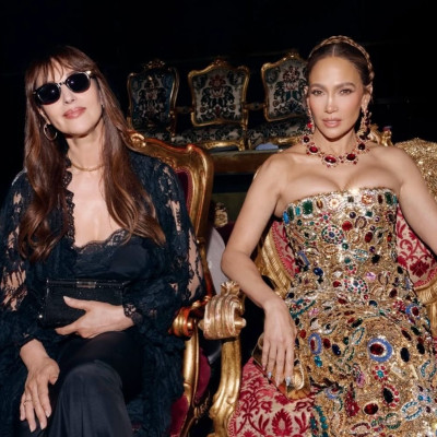 To D&G HC show στη Σικελία: Monica Bellucci & Jennifer Lopez έκλεψαν τις εντυπώσεις από το front row
