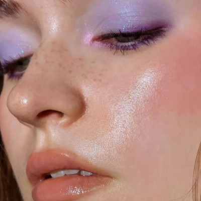 Colorful σκιες με soft focus υφή! Ο σικ τρόπος να βάλεις χρώμα στα βλέφαρα