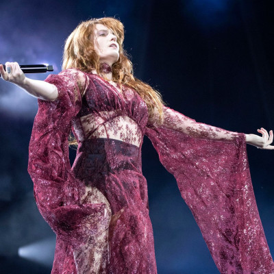 Μια βραδιά του Ιουλίου οι Florence + The Machine έκαναν «θυσία» στη θεά Αθηνά και ήμασταν εκεί