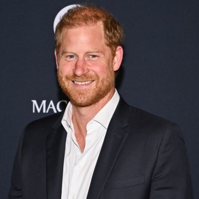 Πρίγκιπας Harry: Το χαμόγελο στο κόκκινο χαλί, οι παπαράτσι & η νοσταλγία για τη Βρετανία