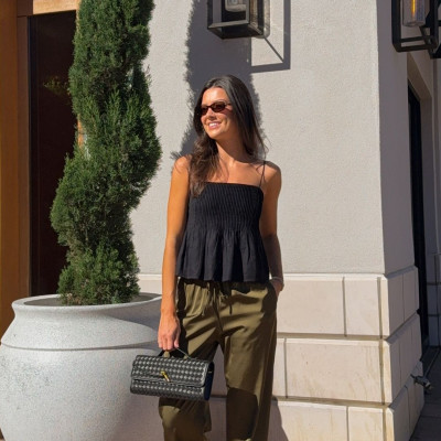 Ένα basic top (που σίγουρα έχεις ήδη) & τέσσερις διαφορετικοί τρόποι για να το φορέσεις