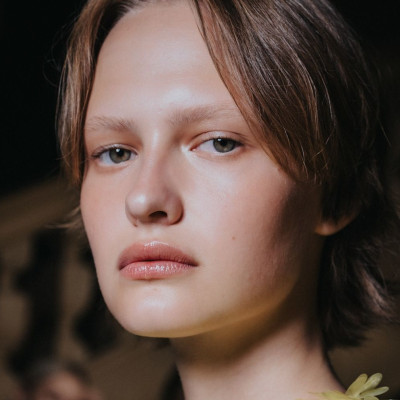 Summer glow makeup: Το μακιγιάζ που θα λατρέψεις το καλοκαίρι στο νησί