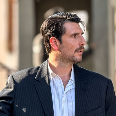 Ο γάμος του Γιώργου Γεροντιδάκη στην Αρκαδία με τη Λευκή του ξεκινά δραματικά στο «Κρίνο & Αγκάθι»