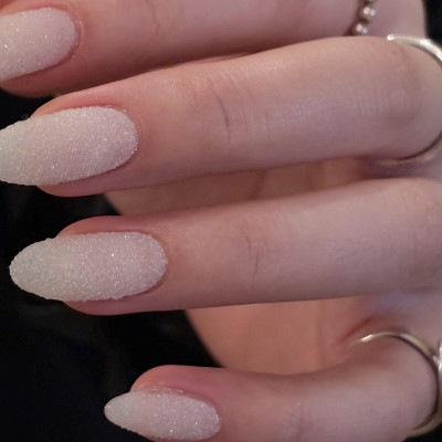 Sugar Nails: Η πιο «γλυκιά» τάση στα νύχια, χωρίς θερμίδες