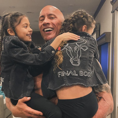Ο Dwayne Johnson γιορτάζει 7 χρόνια γάμου & θυμόμαστε τις πιο όμορφες οικογενειακές στιγμές του