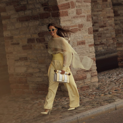 Fashion inspo: Το καλοκαίρι δεν θα τελειώσει όσο οι κίτρινες αποχρώσεις θα κυριαρχούν στα looks μας