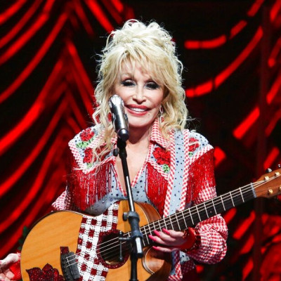 Το μυστικό της Dolly Parton που αποκάλυψε η ανιψιά της και το «αντίο» με ιδιωτική τελετή