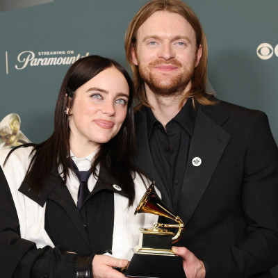 Η Billie Eilish πάντρεψε η ίδια τον αδερφό της, Finneas και ήταν η πιο συγκινητική «συνεργασία» τους