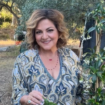 Η Βίκυ Σταυροπούλου δέχθηκε την πιο ωραία ευχή πριν γίνει γιαγιά ενώ κάνει συνεχίζει το Κάμπινγκ