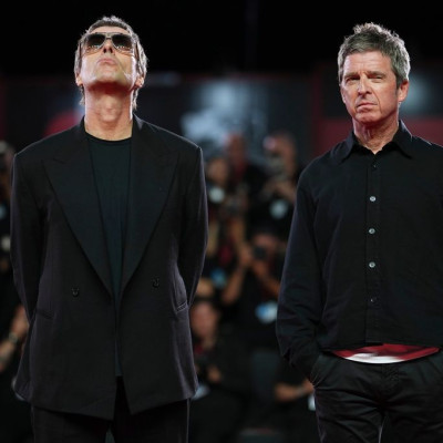Oasis: Ο Liam και ο Noel Gallagher ξανά μαζί – Το αδιανόητο reunion έγινε ταινία στη Βενετία