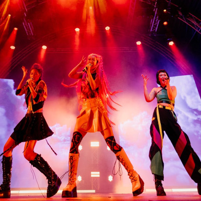 Η φρενίτιδα του K-POP FEVER: Εικόνες από τις εκρηκτικές sold out εμφανίσεις σε Αθήνα και Θεσσαλονίκη