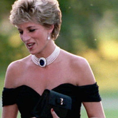 Το «revenge dress» της πριγκίπισσας Diana βγαίνει σε δημοπρασία - Τι είπε στην τότε στυλίστρια της