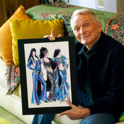 Bob Mackie: Ο «βασιλιάς της παγιέτας» που άλλαξε την pop κουλτούρα & αξέχαστα looks της καριέρας του