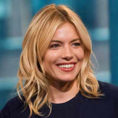 Η Sienna Miller έλαμψε στο κόκκινο χαλί αλλά η 14χρονη κόρη της ήταν αυτή που τράβηξε τα βλέμματα