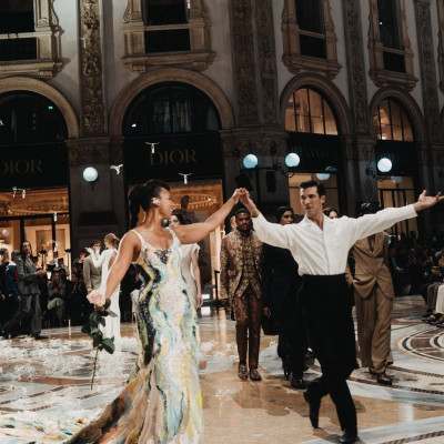 H MFW ξεκίνησε και στην Galleria Vittorio Emanuele II είδαμε ένα catwalk που ένωνε όλες τις τάσεις