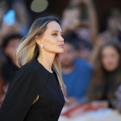 Η Angelina Jolie πούλησε το σπίτι όπου μεγάλωσε τα παιδιά της: Ετοιμάζεται να αφήσει το Los Angeles;