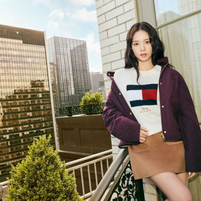 O Τommy Hilfiger προσκαλεί την JISOO στο The Plaza & στον Νεο-Υορκέζικο κόσμο του, αυτό το φθινόπωρο