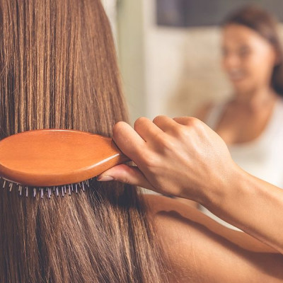 Scalp first! Η Klorane συνδυάζει κινίνη και αδενοσίνη για πιο δυνατά και μακριά μαλλιά