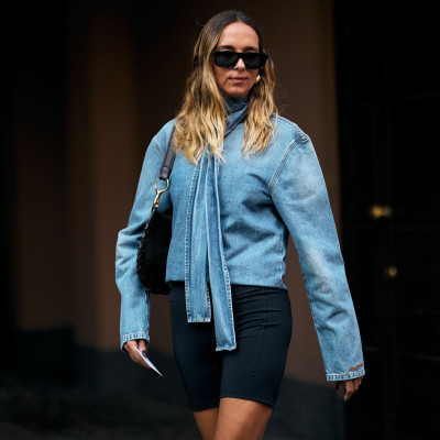 Τo denim πουκάμισo είναι το hero-piece και με αυτούς τους 3 τρόπους μπορείς να το φοράς καθημερινά