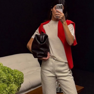 Η Kendall Jenner μάς δείχνει πώς θα φορέσουμε όλες τις αποχρώσεις του μπεζ μαζί