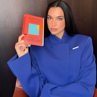 Το βιβλίο που επέλεξε η Dua Lipa για τον Οκτώβριο μιλά για το AI & μοιάζει πιο επίκαιρο από ποτέ