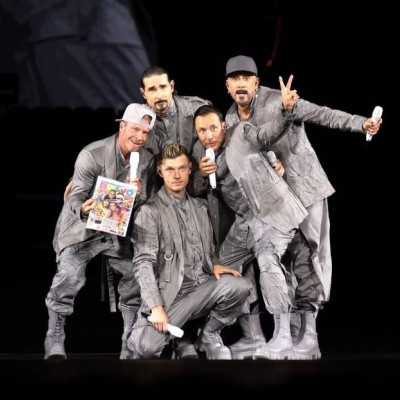 Backstreet’s back, alright: Οι Millennials ταξιδεύουν στο Düsseldorf για να γίνουν ξανά 16