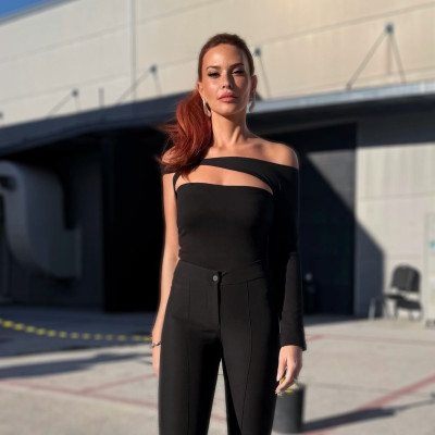Το total black σύνολο της Σίσσυς Χρηστίδου μάς έδειξε το κορμάκι που χρειαζόμαστε τον χειμώνα