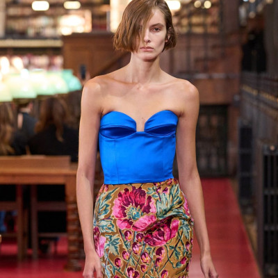 Valentino SS27: Η «Antibiblioteca» του Alessandro Michele έφερε το fun στοιχείο στον οίκο