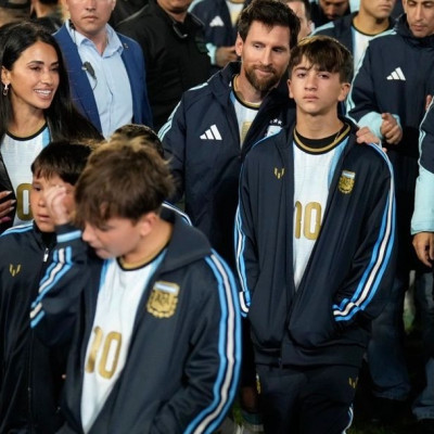 Στο τελευταίο «τανγκό» του Messi με την Αργεντινή, η σύζυγος και οι γιοι του δίκαια δάκρυσαν