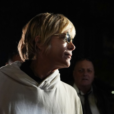 Selma Blair: «Δεν είμαι καλά» Το μήνυμα πριν από το επεισόδιο στο αεροπλάνο που οδήγησε στη σύλληψη