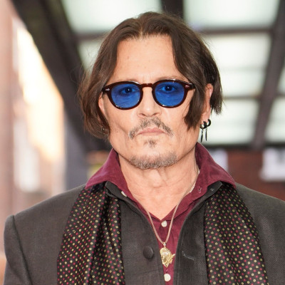 Ο Johnny Depp είναι αγνώριστος ως Ebenezer Scrooge: Οι πιο εντυπωσιακές μεταμορφώσεις του