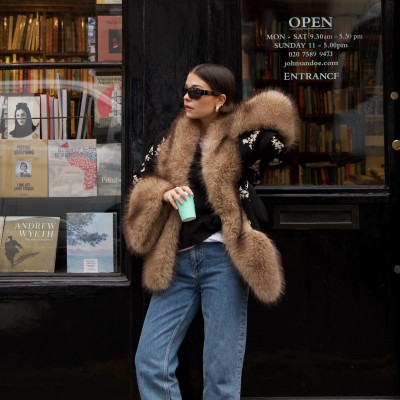 H πιο stylish εμμονή της μόδας τώρα είναι τα fuzzy-collar jackets - και βρήκαμε τα πιο cozy