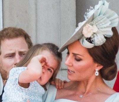 Ποιες κλασικές μαμαδίστικες τεχνικές χρησιμοποίησε η Kate για να ηρεμήσει την μικρή Charlotte;