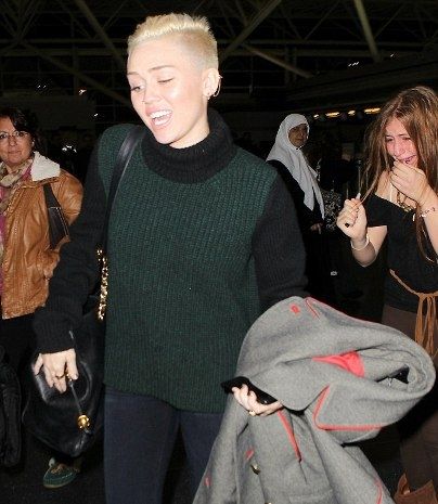 H Μiley Cyrus το ξύρισε... γουλί!