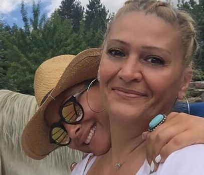 Η Δέσποινα Καμπούρη και τα μυστικά της μαμάς της (vid)