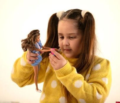 The DOLLcumentary: Το παιχνίδι με τις κούκλες, τα πρότυπα, οι αξίες, η ενσυναίσθηση