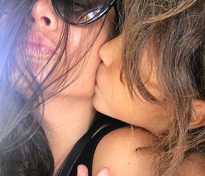 Το σημείωμα που άφησε στην πόρτα η κόρη της Μαρίας Κορινθίου μετά τον τσακωμό τους (pic)