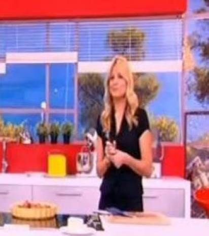 Φαίη Σκορδά: Έμεινε από βενζίνη, δεν είχε το πορτοφόλι και... τη σταμάτησε η τροχαία!