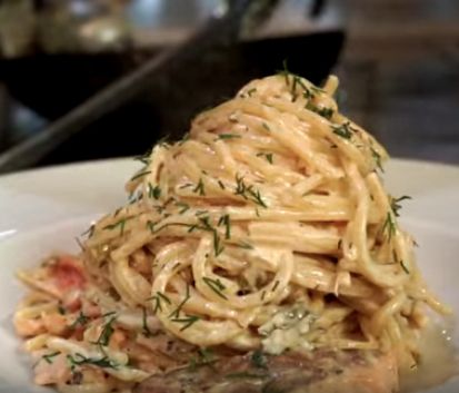 Πεντανόστιμα σπαγγέτι με σολομό και βότκα