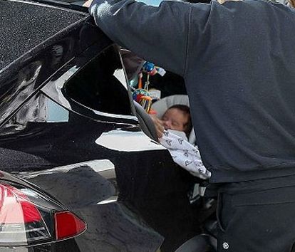 Παντού μαζί με τον δύο μηνών γιο της - Η γνωστή ηθοποιός δεν τον αποχωρίζεται λεπτό