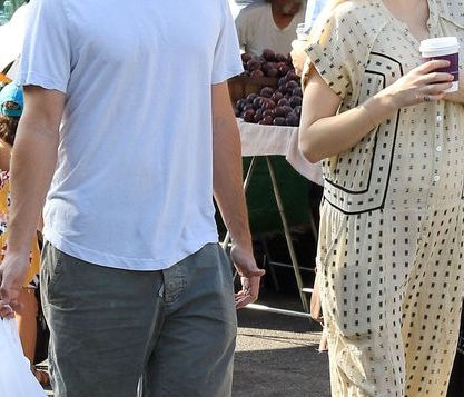 Η πρώτη δημόσια εμφάνιση μια εβδομάδα μετά τον τοκετό