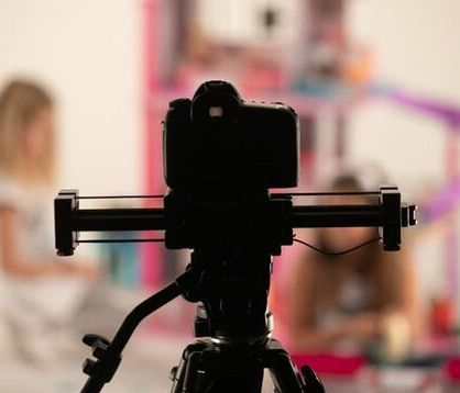 The DOLLcumentary: Ένα ντοκιμαντέρ για την επίδραση του παιχνιδιού στην ενσυναίσθηση των παιδιών