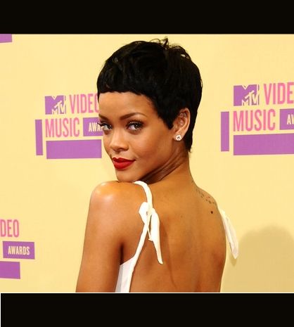 Ποιο hairstyle δεν θα έκανε ποτέ η Rihanna;