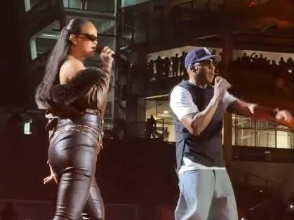 «B*tch Better Have Our Rihanna Back!»: Η viral live επιστροφή της RiRi στη συναυλία του Jay-Z
