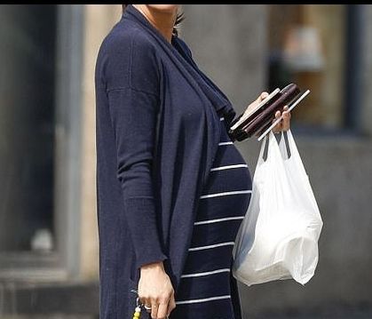 «Αυτή η εγκυμοσύνη μπορεί να είναι και η τελευταία», η εξομολόγηση και η βόλτα πριν τον τοκετό